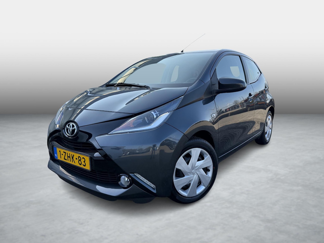 Toyota Aygo - 1.0 VVT-i x-play | Navigatie - AutoWereld.nl