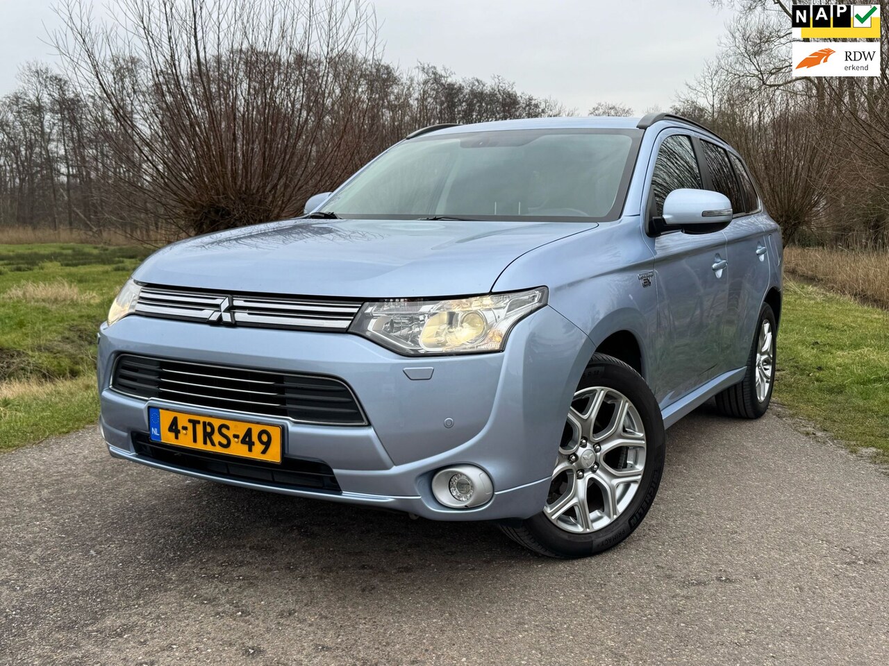 Mitsubishi Outlander - 2.0 PHEV Exe Edit / Airco / Navigatie / Automaat / Camera / Half Leder / Trekhaak / Recent - AutoWereld.nl