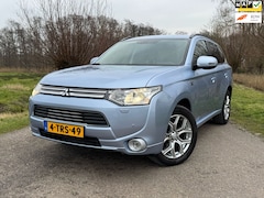 Mitsubishi Outlander - 2.0 PHEV Exe Edit / Airco / Navigatie / Automaat / Camera / Half Leder / Trekhaak / Recent