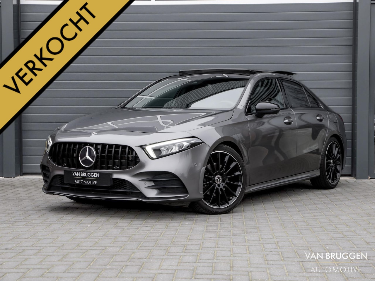 Mercedes-Benz A-klasse - 200 AMG Limo Night Pano 19" BTW Keyless CarPlay Camera - AutoWereld.nl