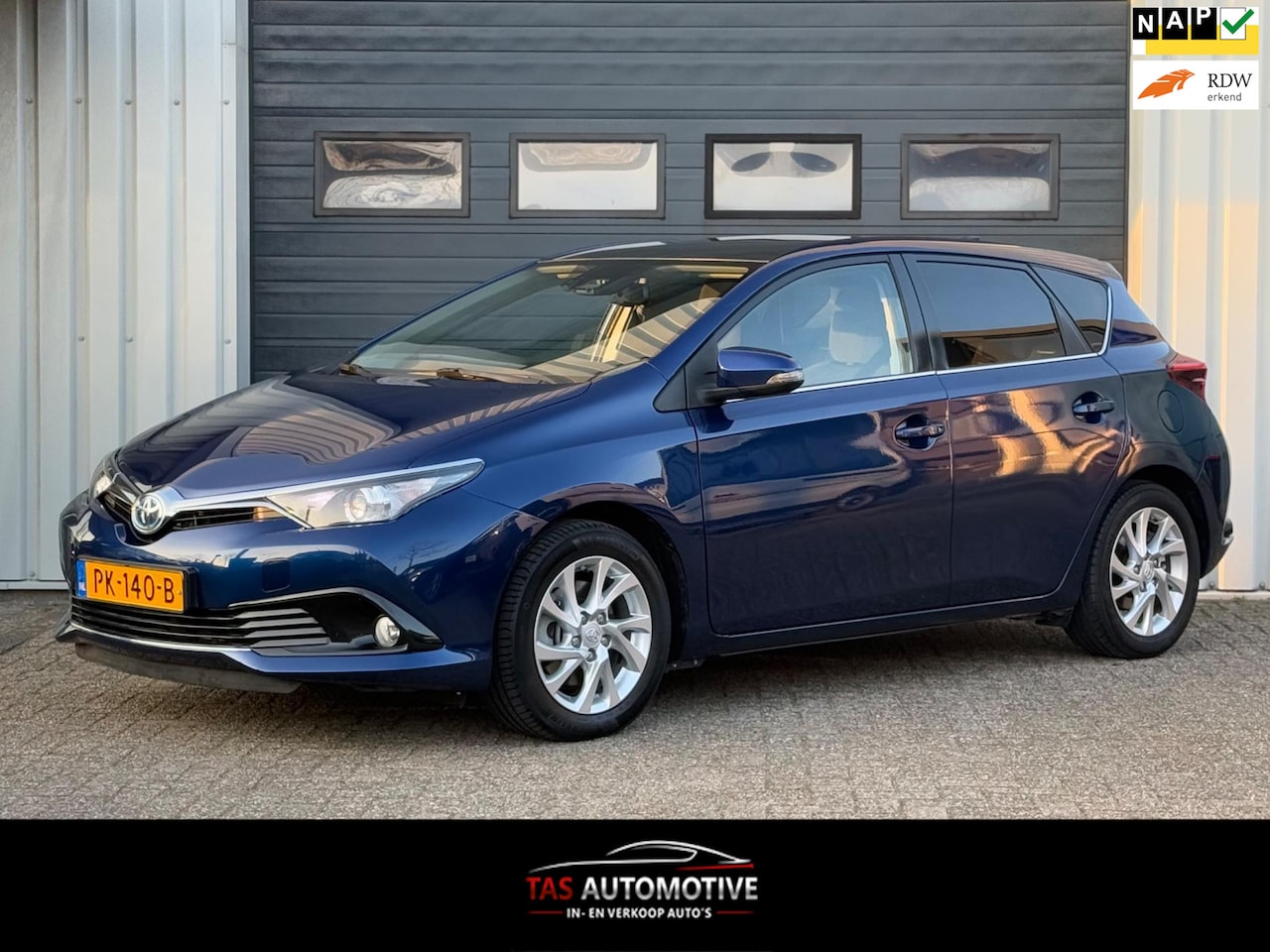 Toyota Auris - 1.8 Hybrid Dynamic 2e EIG / NAVI / PANO / CLIMA - AutoWereld.nl