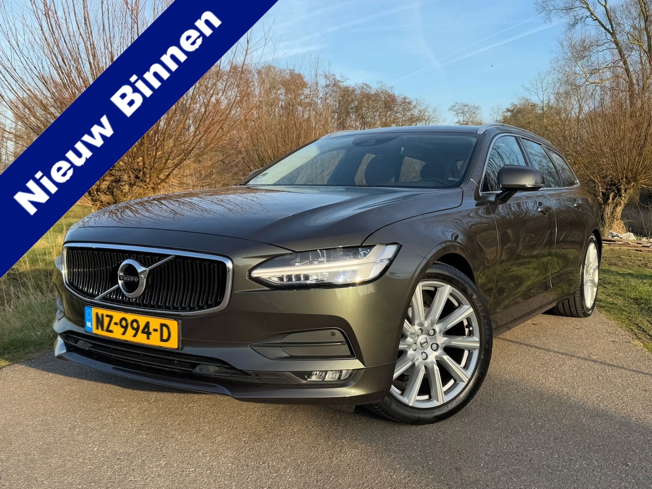 Volvo V90 - 2.0 D3 Momentum / Automaat / Airco / Navi/ Panoramadak / Camera / Elektrische Achterklep / - AutoWereld.nl