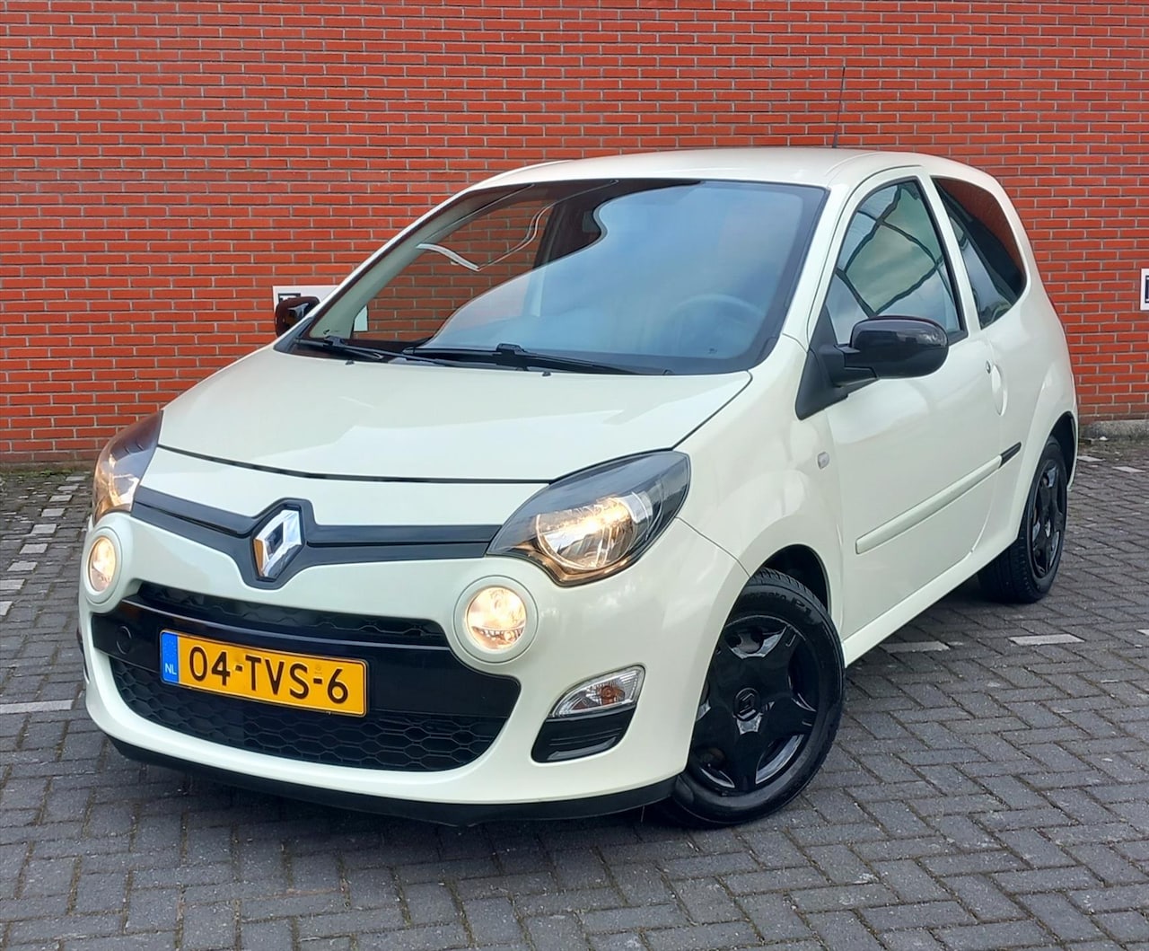 Renault Twingo - 1.2 16V 75pk ECO² Collection - AutoWereld.nl