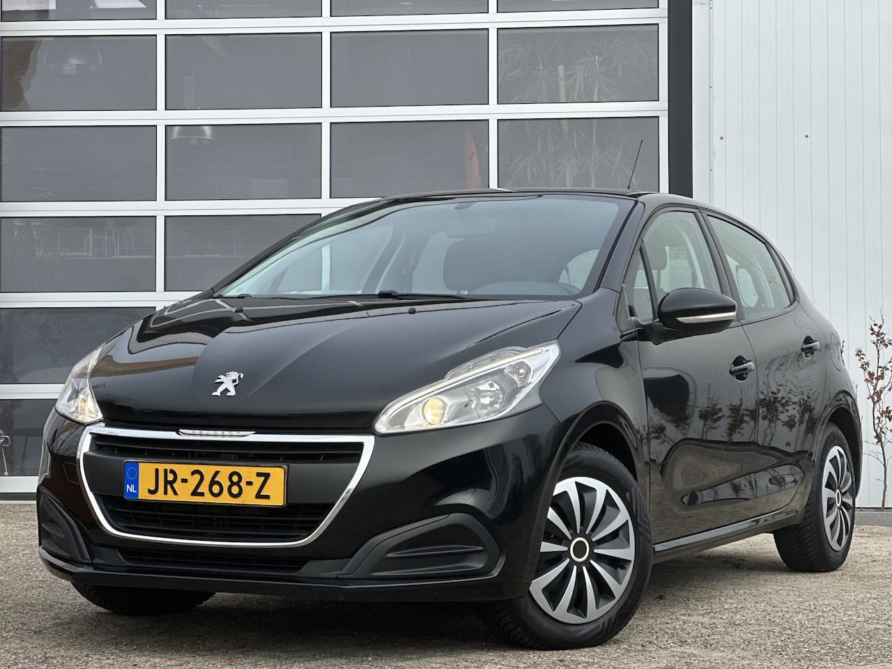 Peugeot 208 - 1.2 PureTech Active 82pk | Airco | Bluetooth | Cruise Control | Navigatie | USB | Trekhaak - AutoWereld.nl