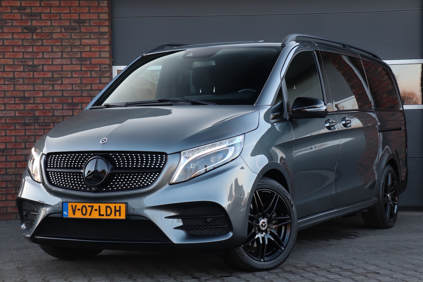 Mercedes-Benz V-klasse - 300d Lang DC AMG, Night, Luchtvering - AutoWereld.nl