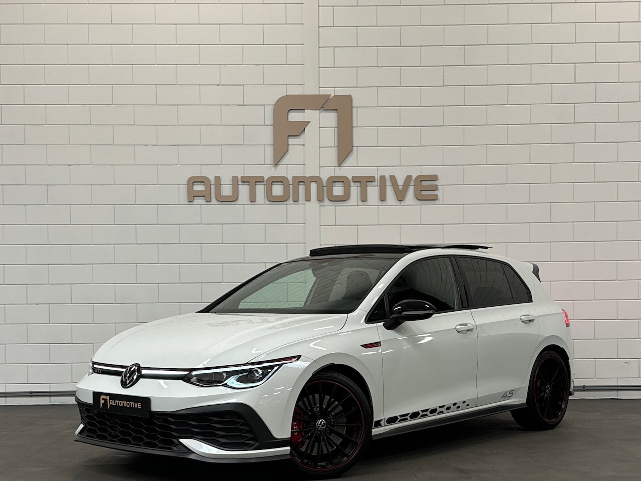 Volkswagen Golf - 2.0 TSI GTI Clubsport 45 Jahre Pano|IQ|Akra - AutoWereld.nl