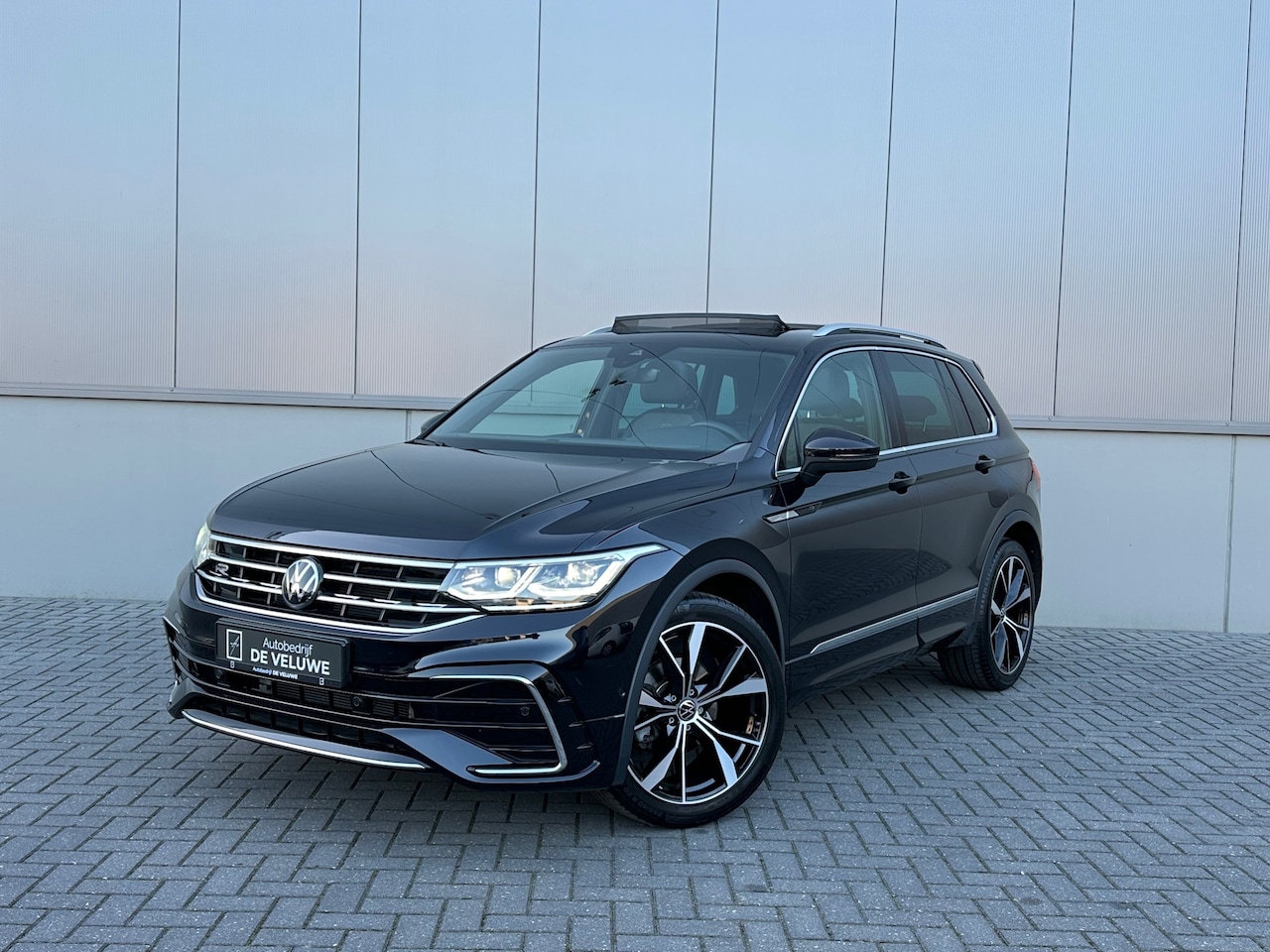 Volkswagen Tiguan - 1.5 TSI R-Line Panorama IQ-Light - AutoWereld.nl