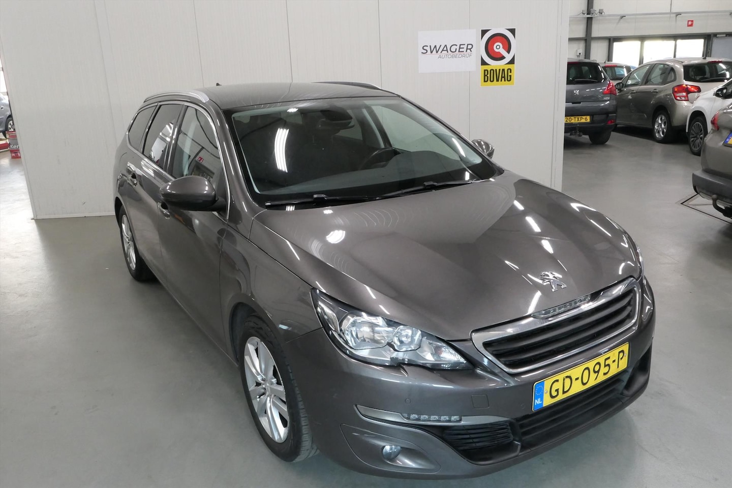 Peugeot 308 - 1.2 PureTech Blue Lease Executive 1.2 PureTech 110pk Blue Lease Executive (Dealer onderhouden) - AutoWereld.nl