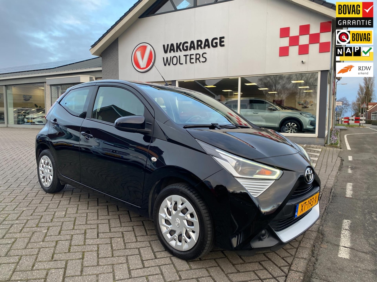 Toyota Aygo - 1.0 VVT-i x-play Apple Carplay - AutoWereld.nl