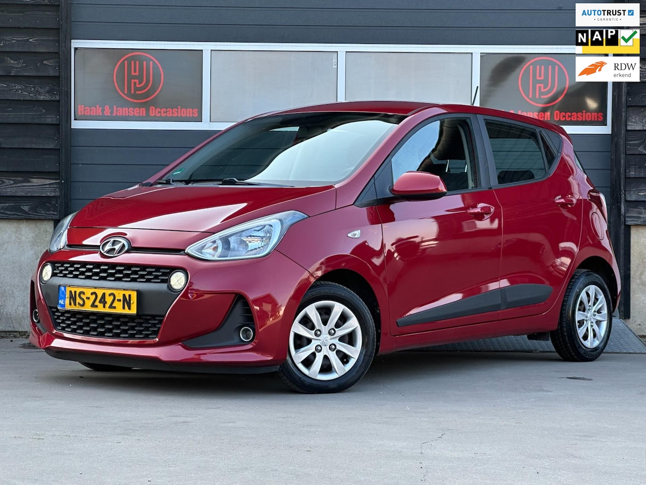 Hyundai i10 - 1.0i Comfort Navi Cruise Airco Apk Nap - AutoWereld.nl