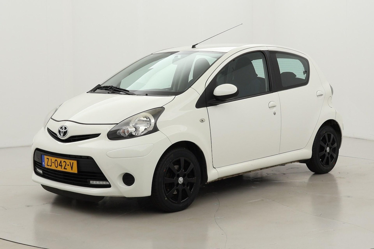 Toyota Aygo - 1.0 VVT-i Aspiration | Airco | 14 inch | Bluetooth | 5-deurs - AutoWereld.nl