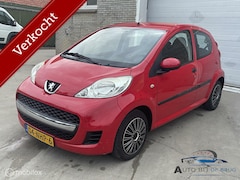 Peugeot 107 - 1.0-12V XS met een jaar APK