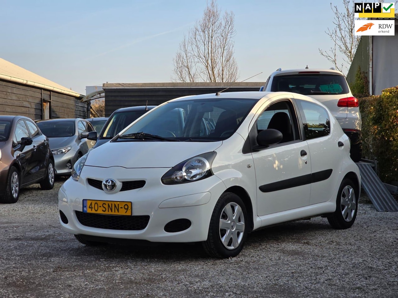 Toyota Aygo - 1.0-12V Now Airco/5-deurs/el.pakket/82.000 km! - AutoWereld.nl