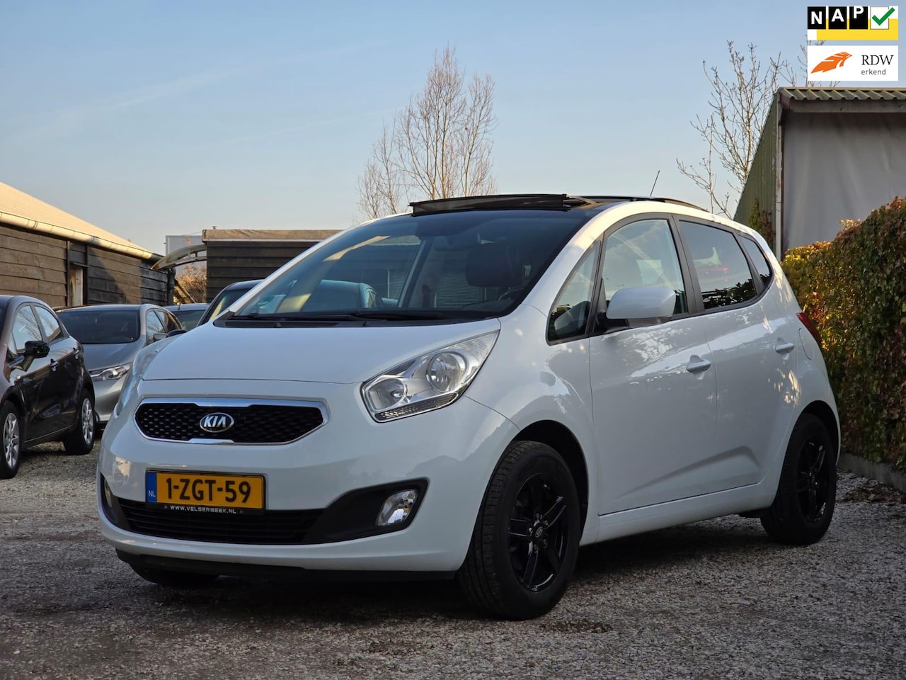 Kia Venga - 1.4 CVVT Vibe Panoramadak/Lmv/Navigatie - AutoWereld.nl