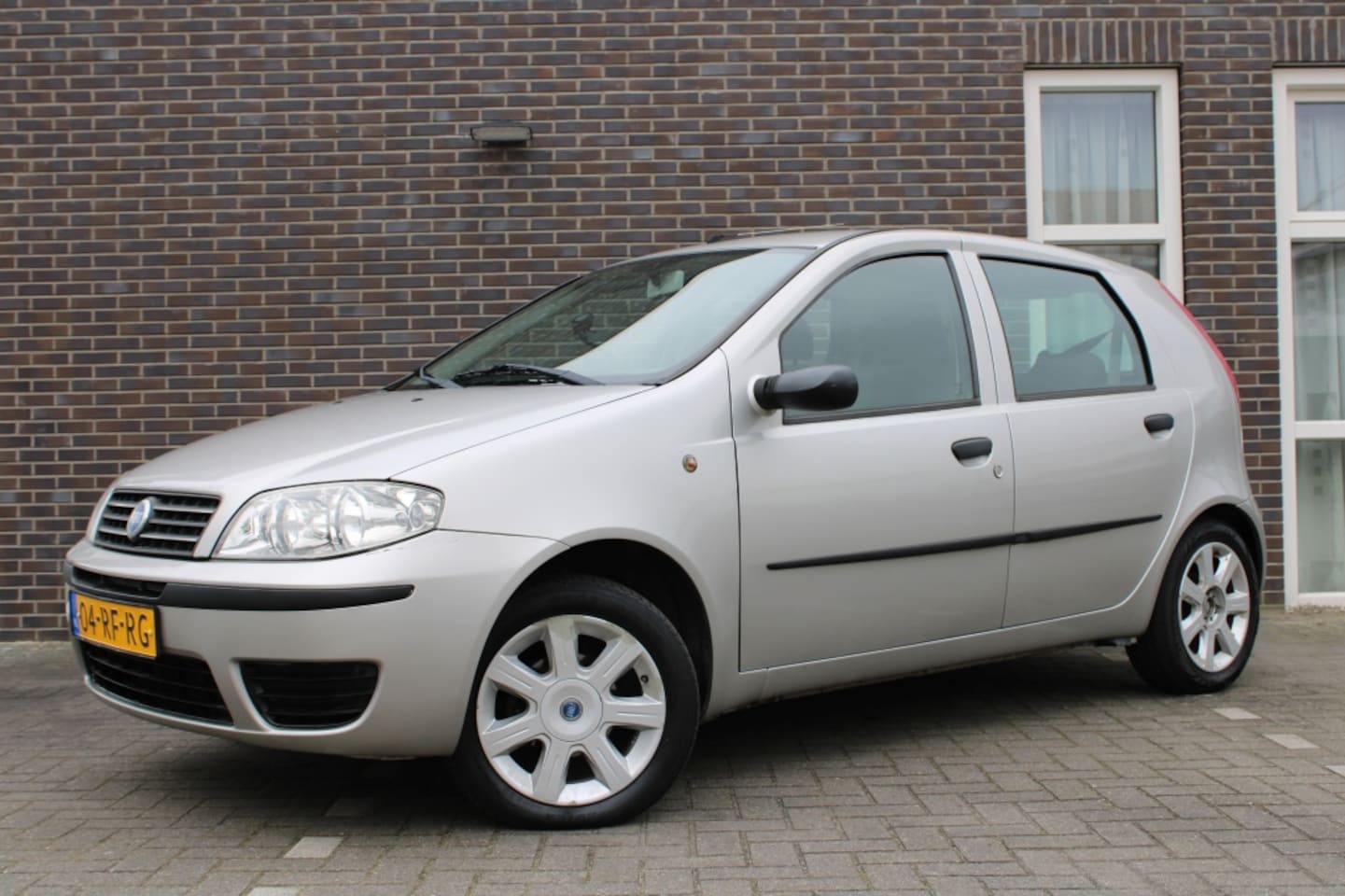 Fiat Punto - 1.2 Young-5 drs-airco-lmv-Lage Km stand - AutoWereld.nl