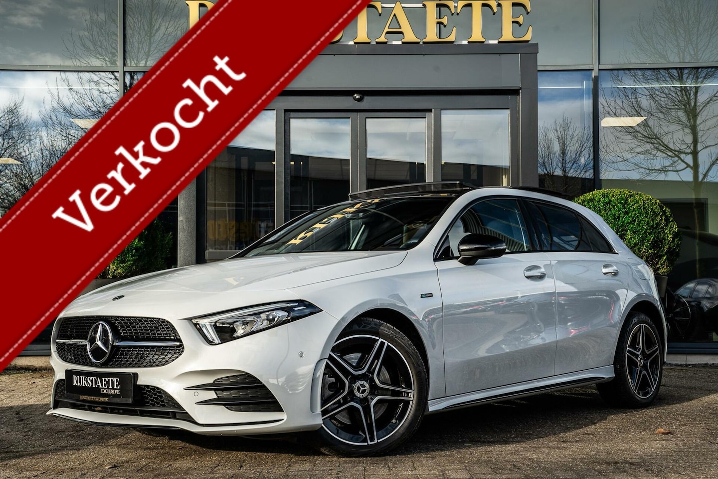 Mercedes-Benz A-klasse - A250e AMG|PANO|18''|SFEERV.|KEYLESS|CAMERA - AutoWereld.nl