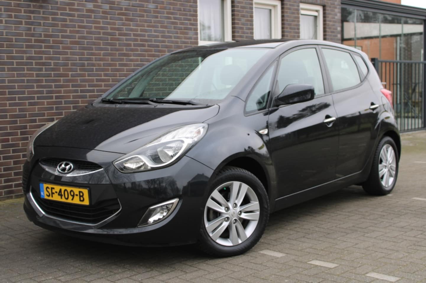 Hyundai ix20 - 1.4i i-Motion-airco-cruise-trekh-pdc achter - AutoWereld.nl