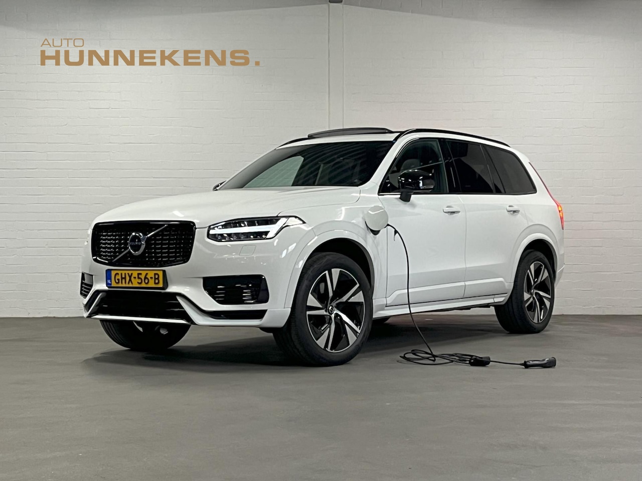 Volvo XC90 - Recharge T8 AWD R-Design *LONG RANGE* | TREKHAAK | Open dak | Adapt. C. | Keyless | BLIS - AutoWereld.nl