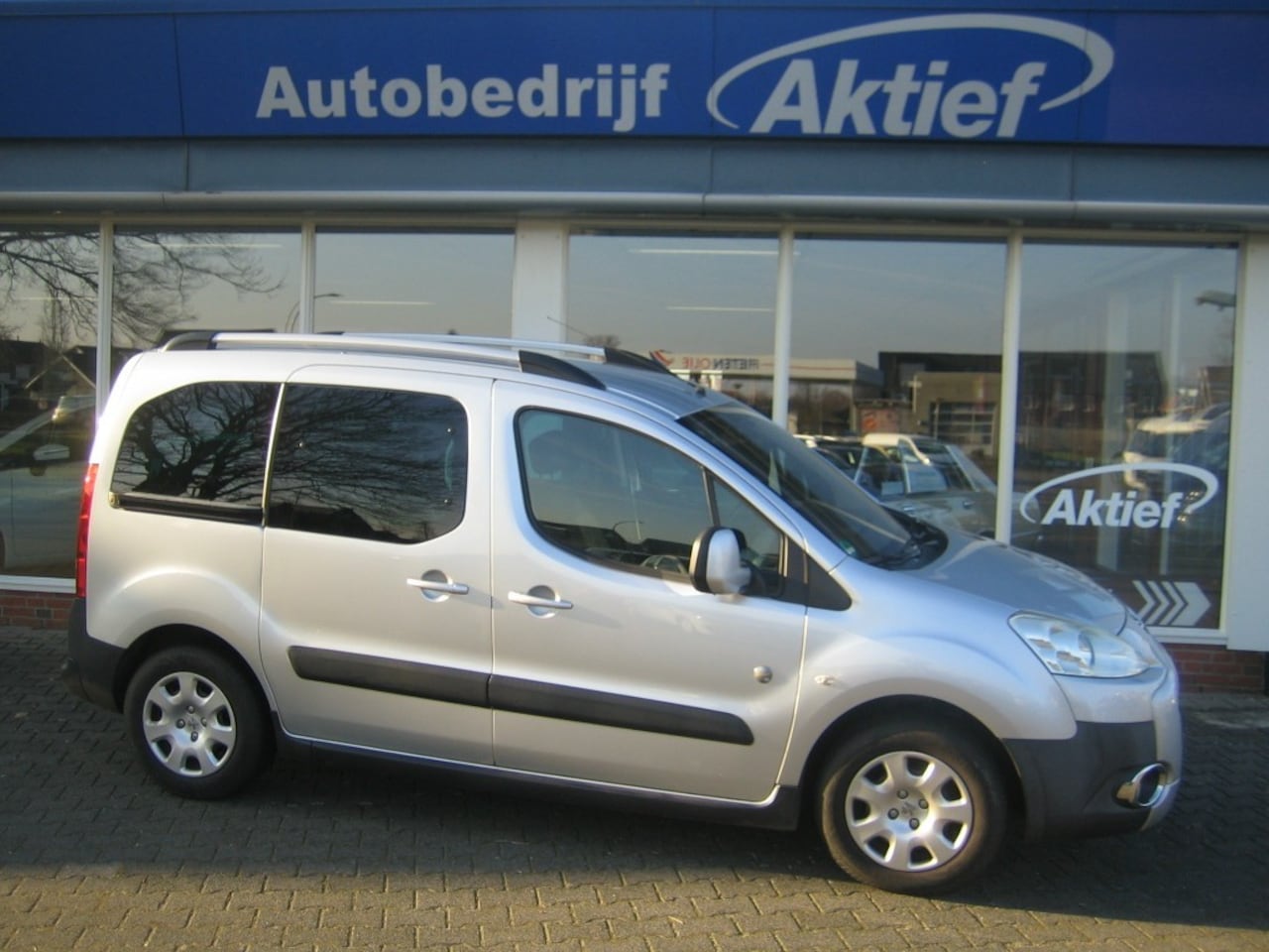 Peugeot Partner - 1.6 VTI FAMILY - AutoWereld.nl