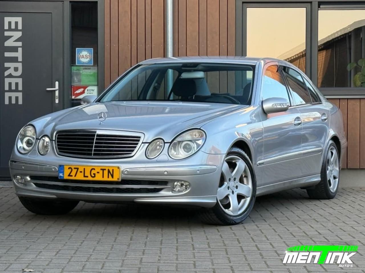 Mercedes-Benz E-klasse - 240 AVANTGARDE Aut. Xenon Led trekhaak - AutoWereld.nl