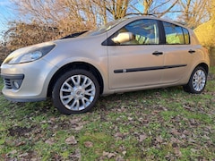 Renault Clio - 1.6 16V 111 Pk Dynamique 5 drs. Ecc Lmv Panodak