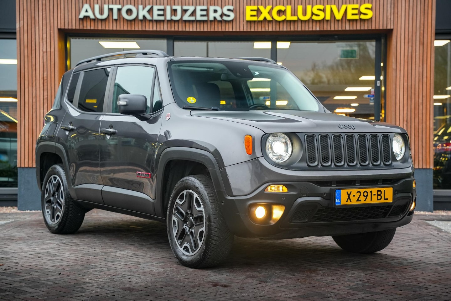 Jeep Renegade - 2.0 MultiJet Trailhawk 4WD Beats Cruise Achteruitrijcamera Xenon Navigatie Clima - AutoWereld.nl