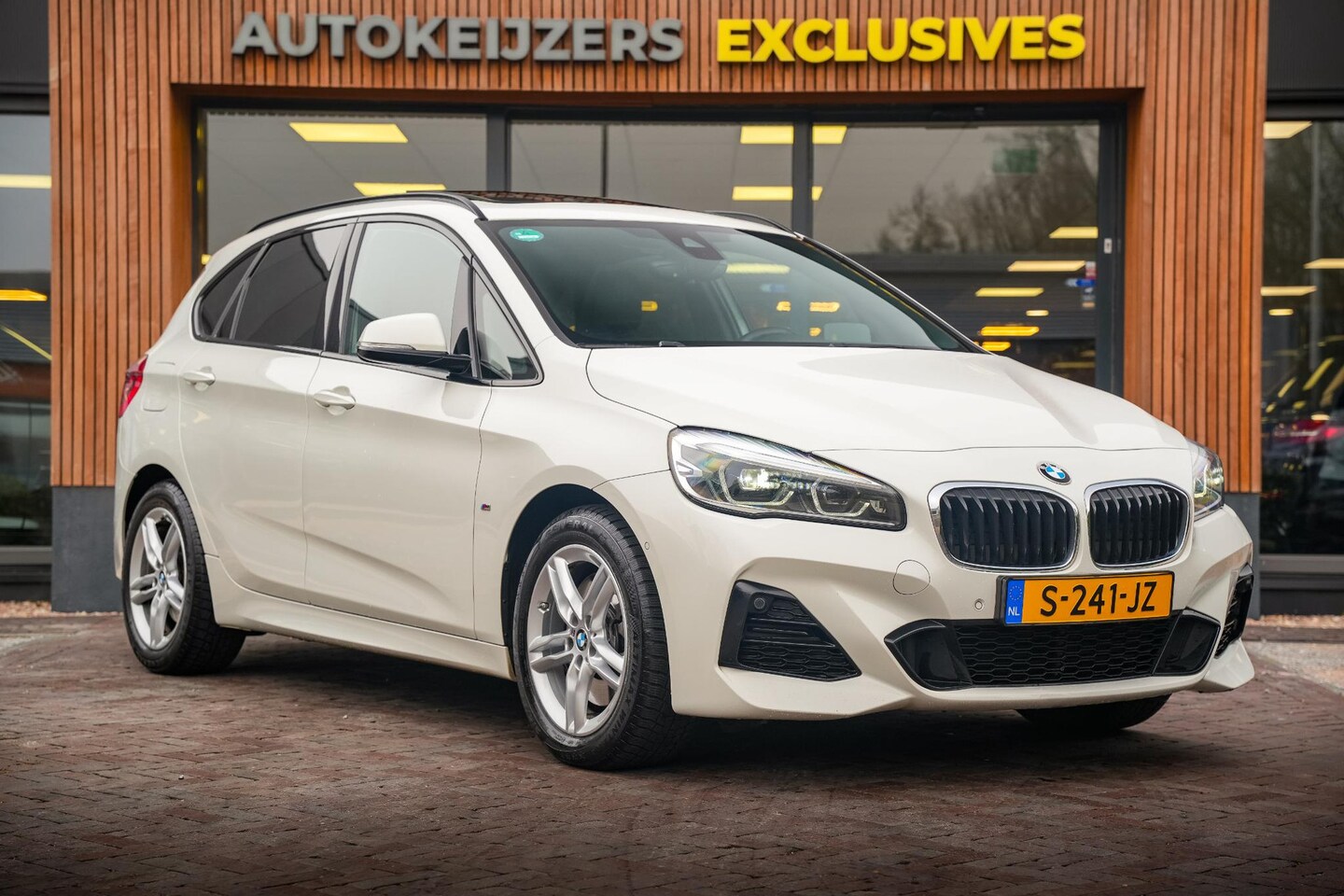 BMW 2-serie Active Tourer - 225xe iPerformance High Executive Camera Pano HUD Clima Cruise Leer 17"LM - AutoWereld.nl