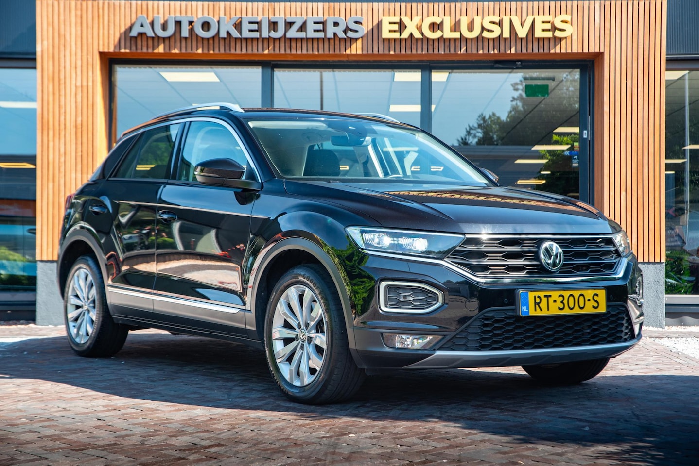 Volkswagen T-Roc - 2.0 TSI 4Motion Sport Adapt. Cruise Virtual Dash DAB+ Carplay Navi 17''LM - AutoWereld.nl