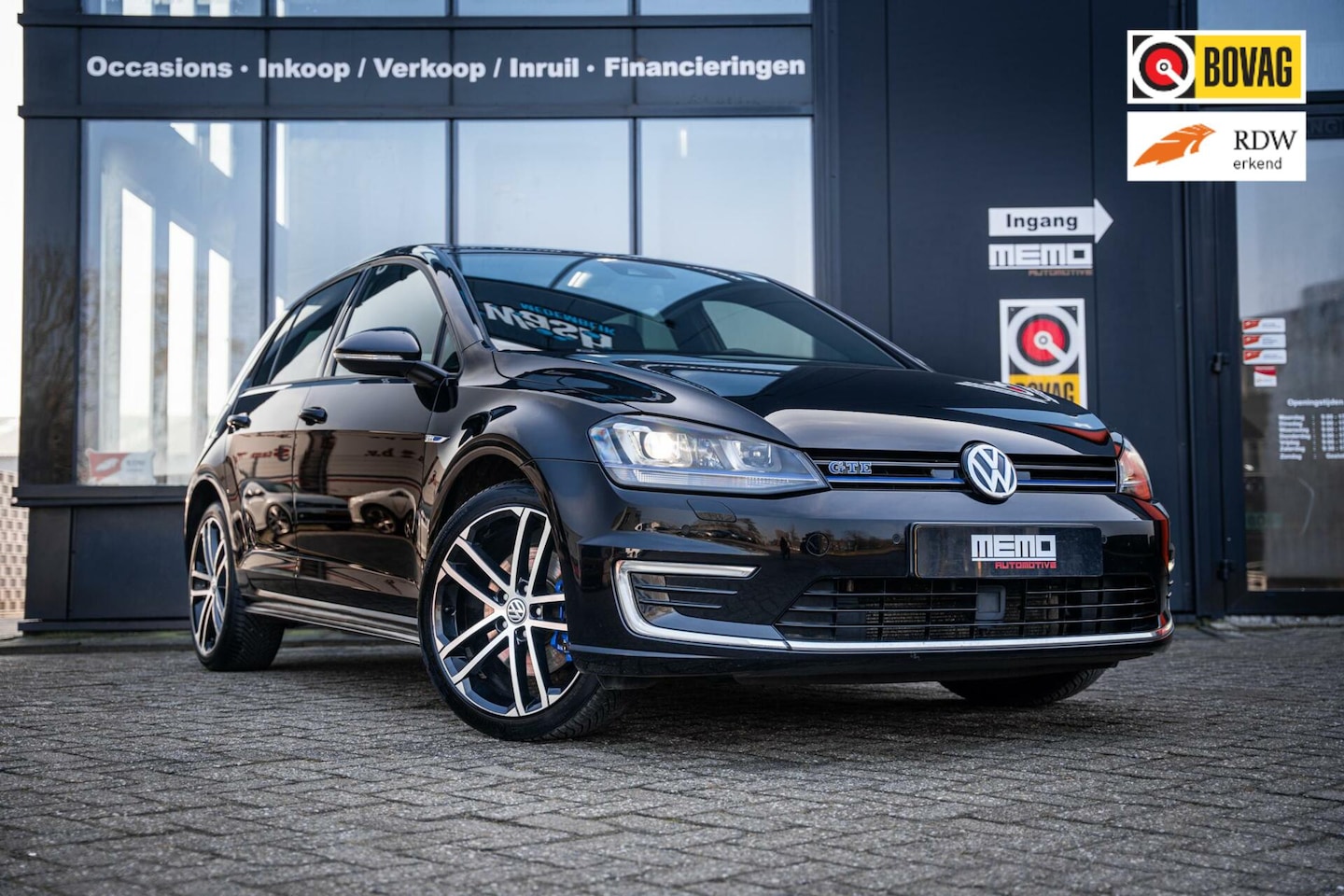 Volkswagen Golf - 1.4 TSI GTE*PANO*CARPLAY*LEDER*18''LM*TREKHK - AutoWereld.nl