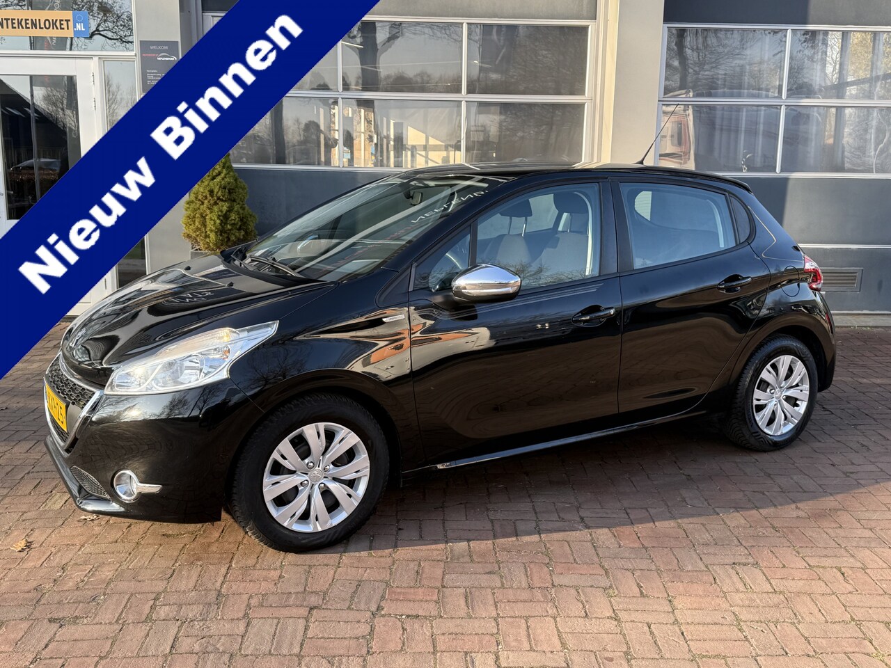 Peugeot 208 - 1.2 VTi Urban Soul Bj 2013 Km 125.000 Nap 2e eigen Navi,Trekhaak,Clima,Cruise apk 03-2026 - AutoWereld.nl