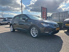 Seat Leon - 1.2 TSI Style | Bluetooth | NAVI | Parkeersensoren | Climate control