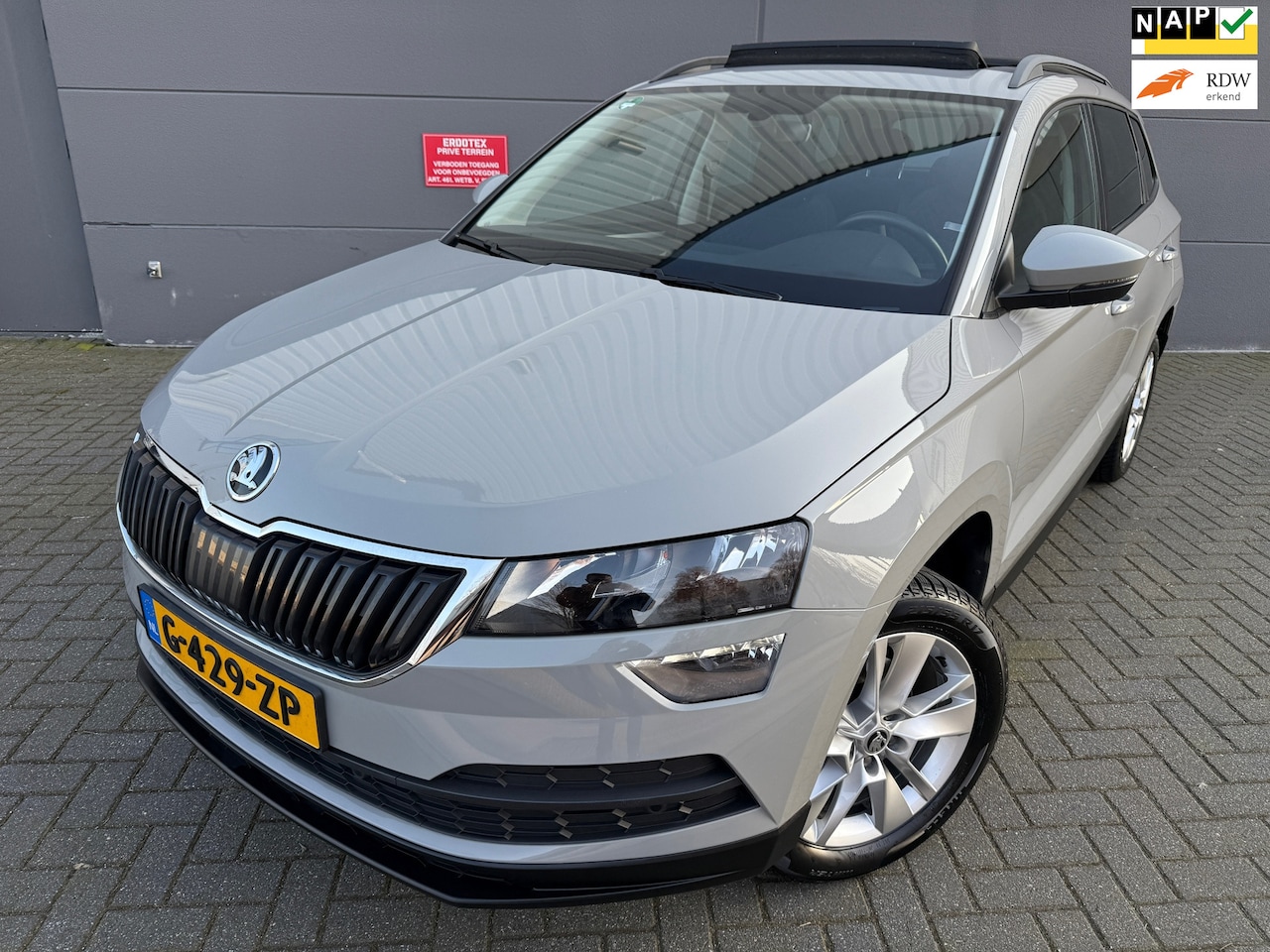 Skoda Karoq - 1.0 TSI Ambition Business*PANAROMADAK*CAMERA*TERKHAAK*CRUISE*NAVI*PARKK SENSOREN - AutoWereld.nl