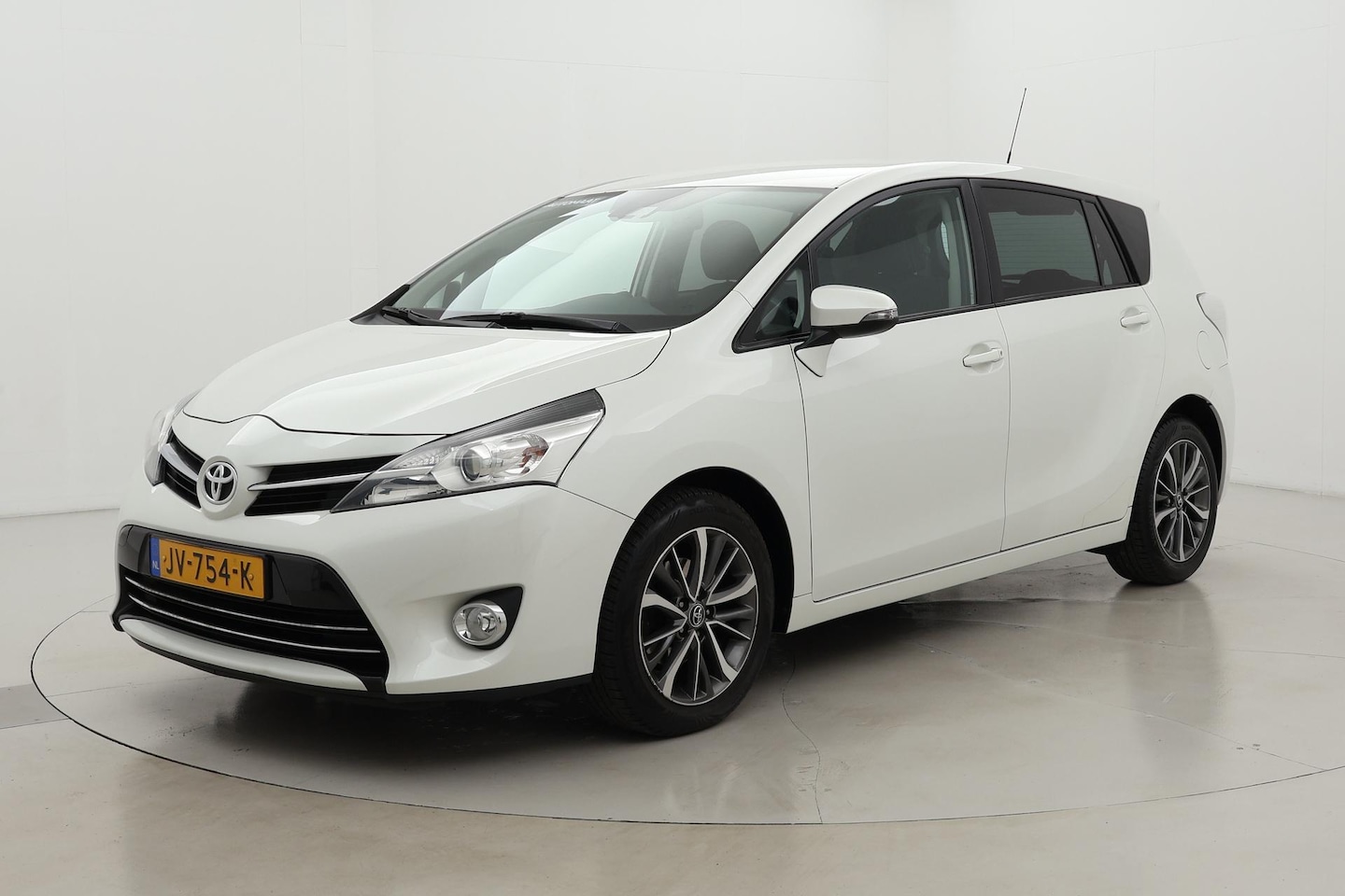 Toyota Verso - 7 pers. 1.8 VVT-i Dynamic | Origineel NL | Trekhaak | Navigatie | Camera | Cruise | Clima - AutoWereld.nl