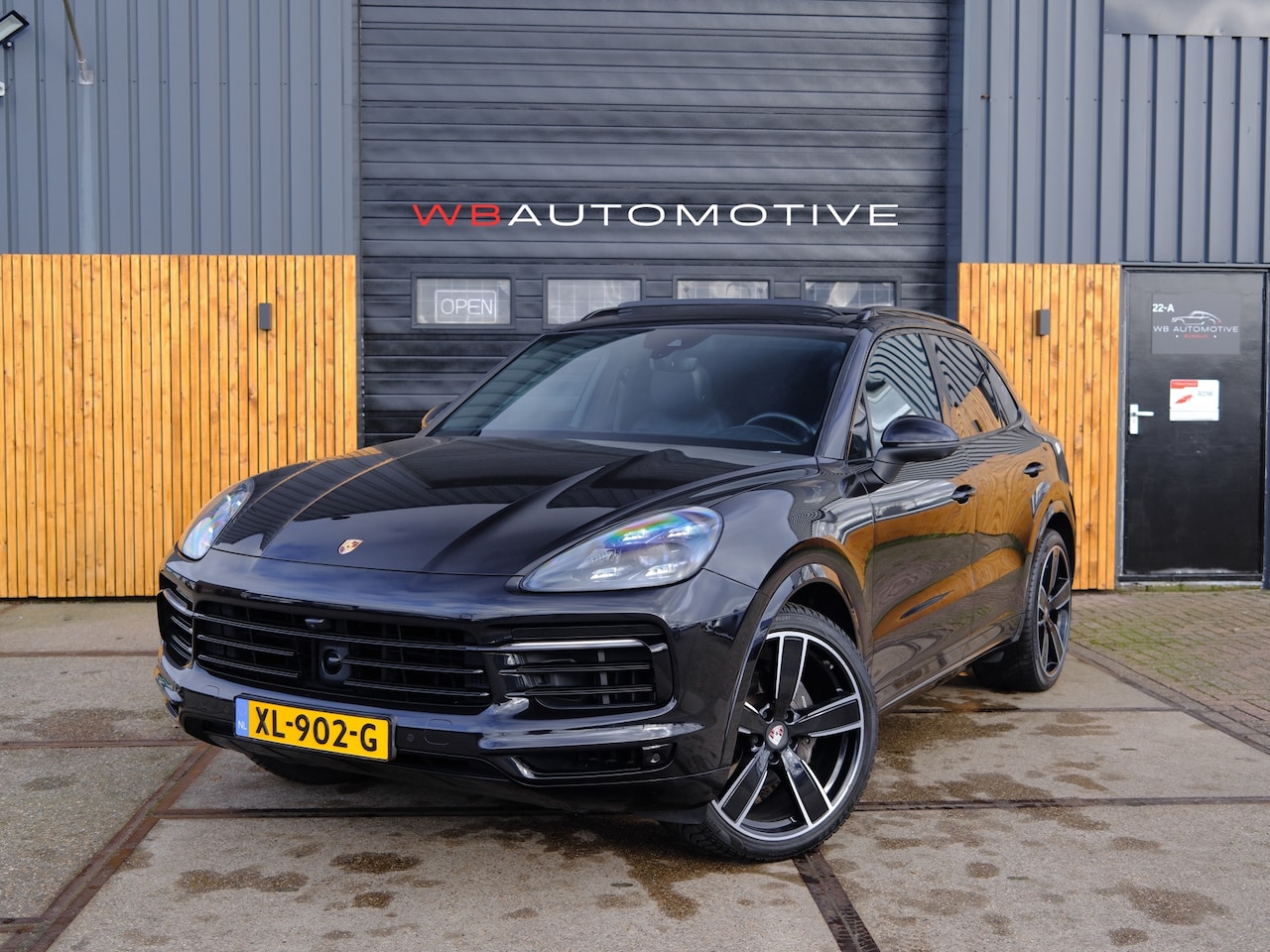 Porsche Cayenne - 3.0 SportChrono BlackPack Nightvision Adapt. Cruise 22Inch Trekhaak Rijklaar! - AutoWereld.nl