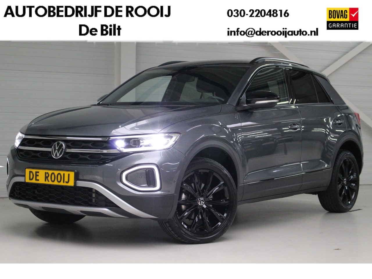 Volkswagen T-Roc - 1.5 TSI Style Black Style DSG Navigatie | Camera | 18" Grange Hill Velgen | Digitale Cockp - AutoWereld.nl