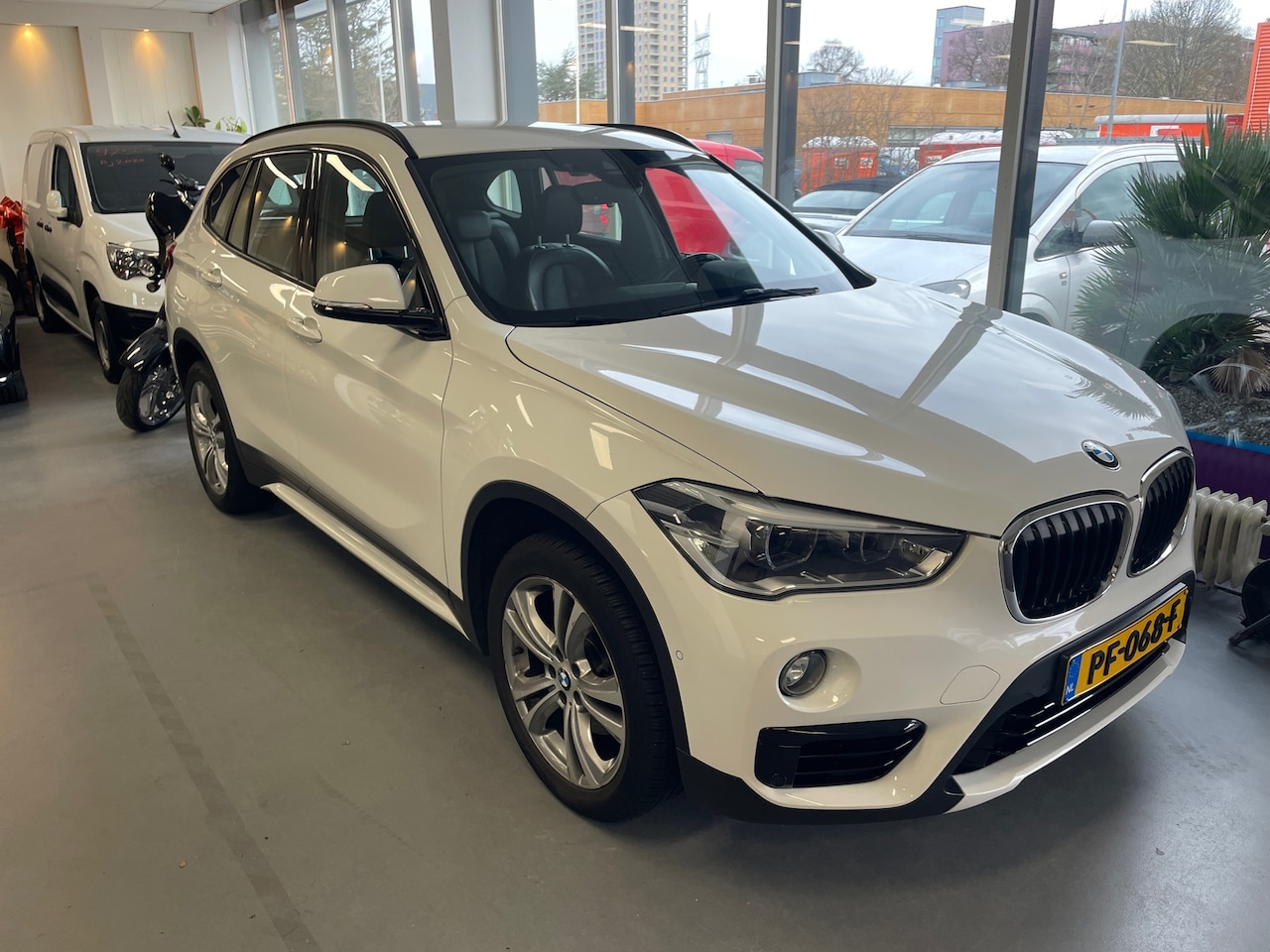 BMW X1 - sDrive18i High Executive SDrive18i High Executive - AutoWereld.nl