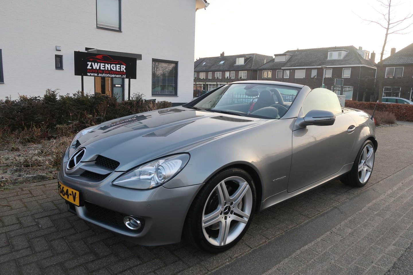 Mercedes-Benz SLK-klasse - 200 K. Aut f-1 Sport-Edition|NAVIGATIE|AIRSCARF|RODE-GORDELS|BLUETOOTH|PDC|GOED ONDERHOUDE - AutoWereld.nl