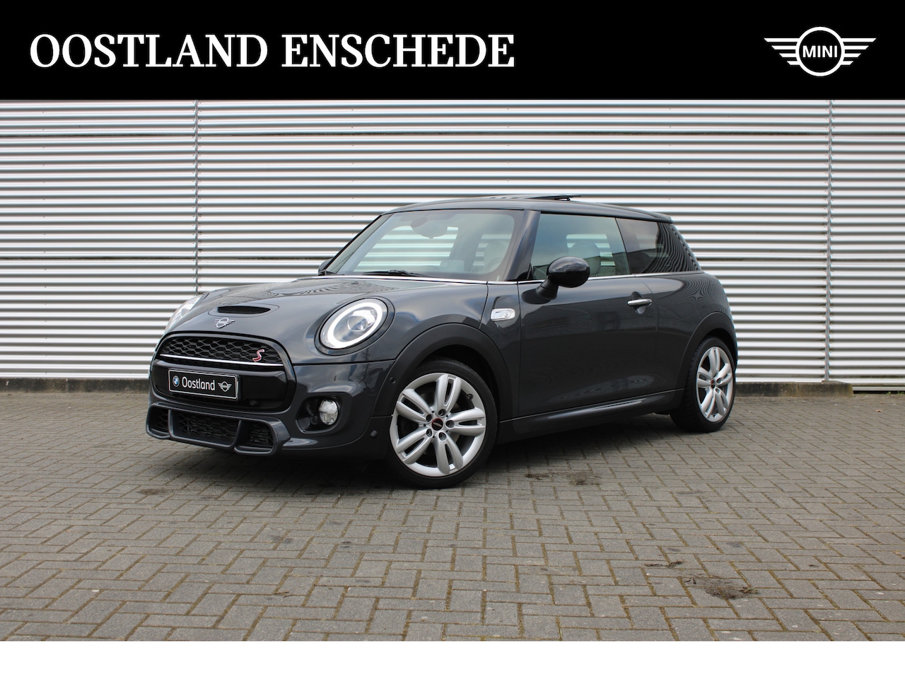 MINI John Cooper Works - Hatchback S JCW Automaat / Panoramadak / Achteruitrijcamera / Stoelverwarming / LED / Park - AutoWereld.nl