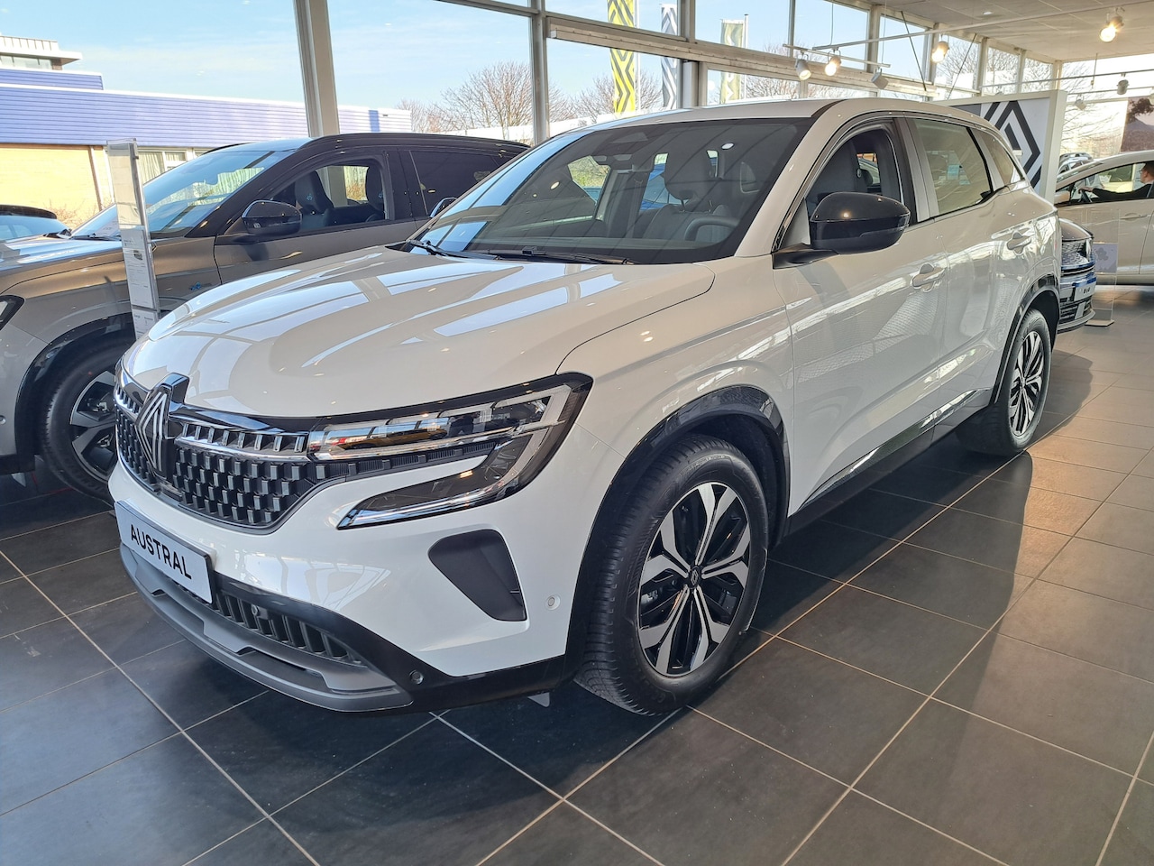 Renault Austral - 1.2 E-Tech Hybrid 200 Evolution | Apple Carplay en Android Auto | Climate Control | Achter - AutoWereld.nl