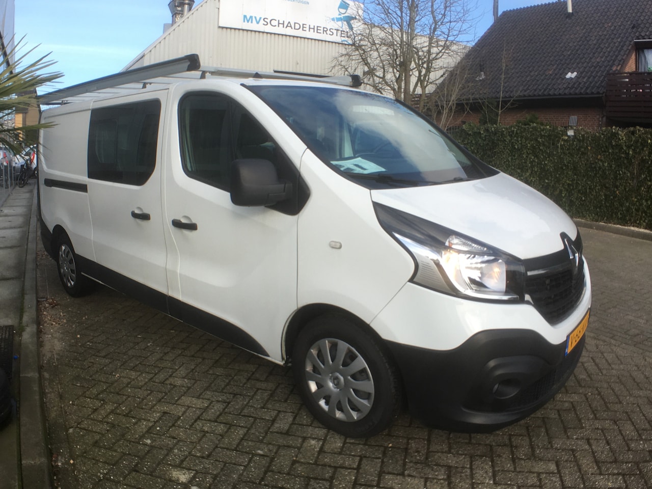 Renault Trafic - 2.0 dCi 120 T29 L2H1 Comfort Dubbelcabine , Imperiaal en trap, trekhaak - AutoWereld.nl