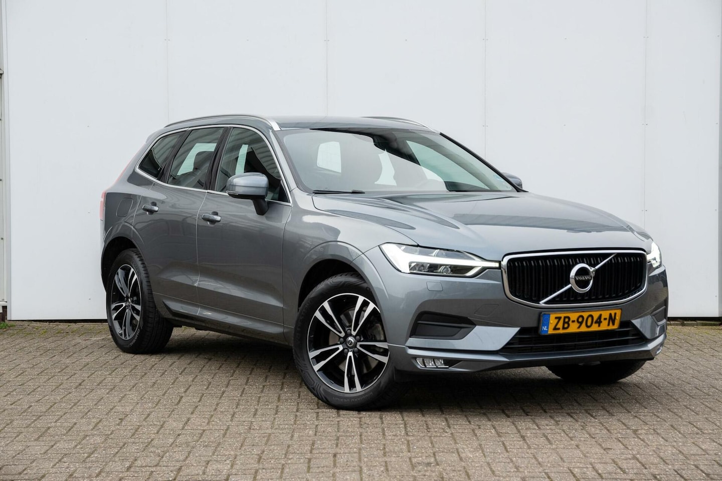 Volvo XC60 - 2.0 T5 Momentum | Trekhaak | CarPlay | Keyless - AutoWereld.nl