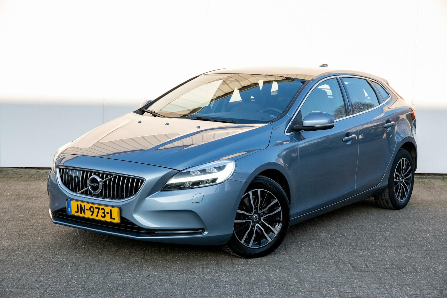 Volvo V40 - T2 Nordic+ Luxury Automaat|ACC|Standkachel|Pano - AutoWereld.nl