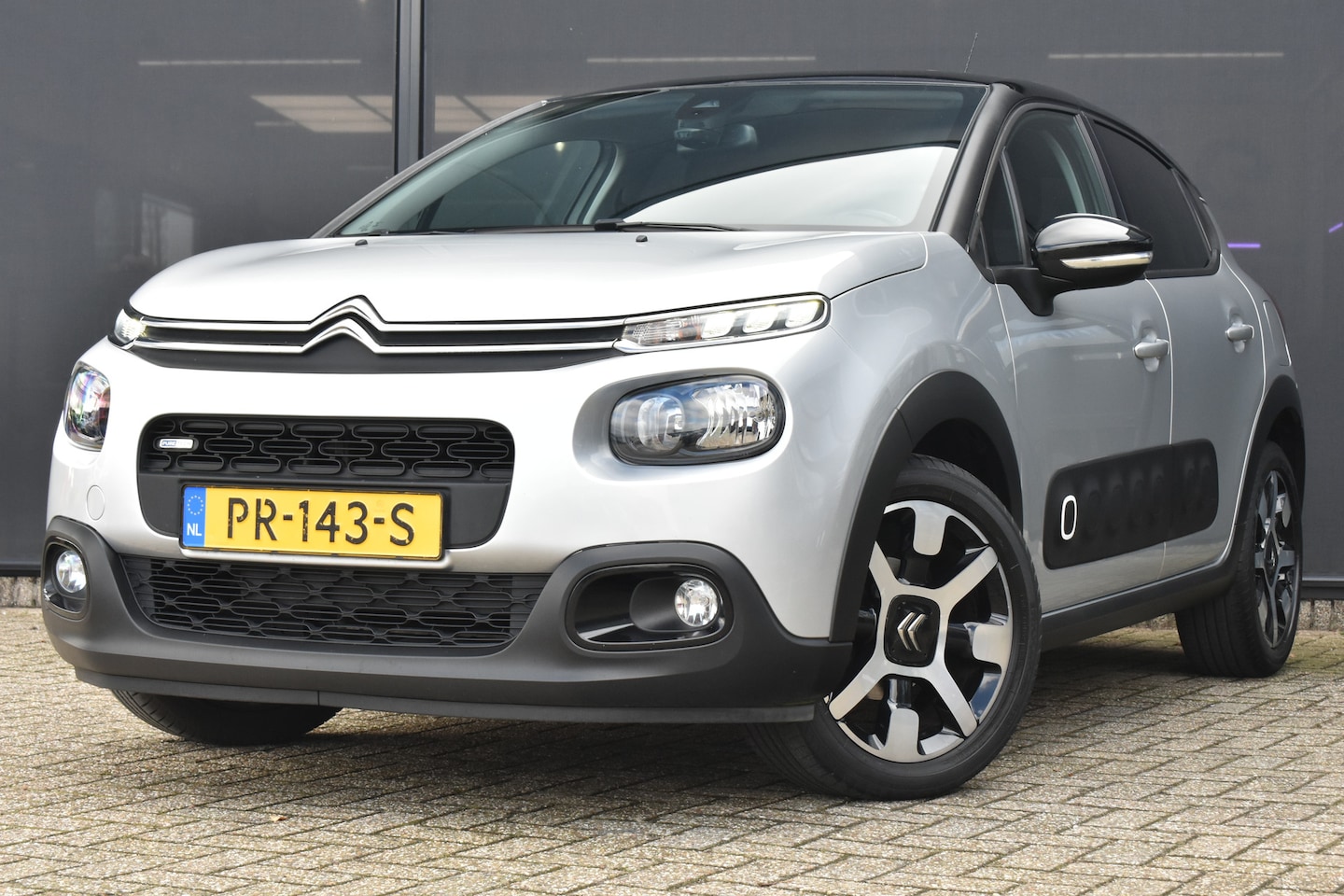 Citroën C3 - 1.2 PureTech Shine | Navigatie | Achteruitrijcamera | Climate Control | Dealeronderhouden - AutoWereld.nl