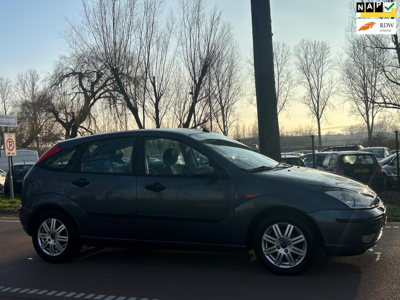 Ford Focus - 1.6-16V Futura LEDER!CLIMA!APK!KOOPJE! - AutoWereld.nl