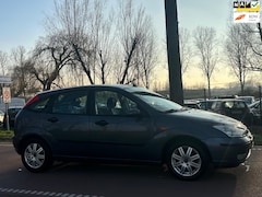 Ford Focus - 1.6-16V Futura LEDERCLIMAAPKKOOPJE