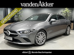 Mercedes-Benz CLA-Klasse - 180 Luxury // Distronic // Sfeerverlichting // Carplay // Keyless Entry // 18" Velgen // A