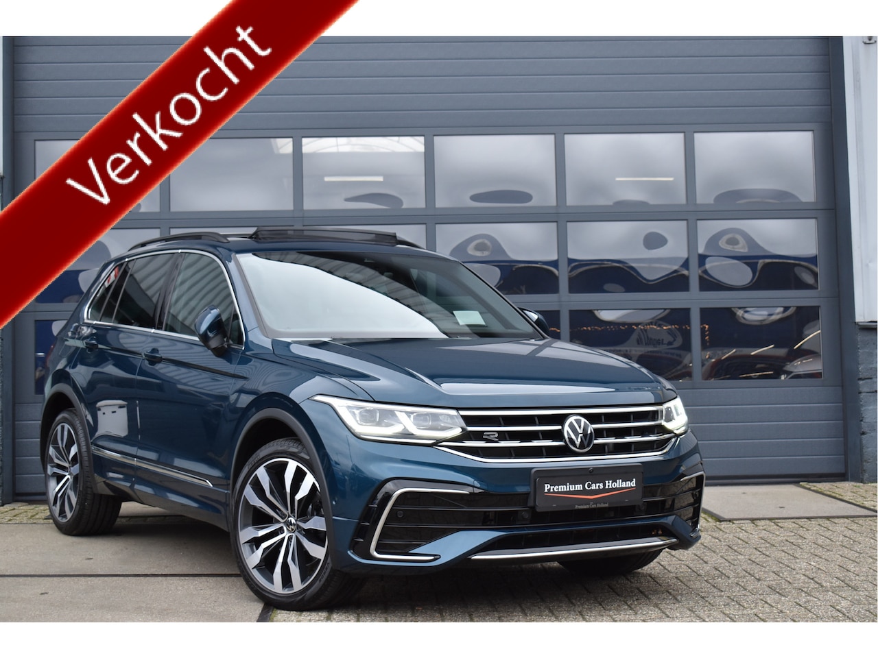 Volkswagen Tiguan - 1.4 TSI eHybrid R-Line 245 Pk Pano 360 Camera ACC Keyless Navi 20 Inch - AutoWereld.nl