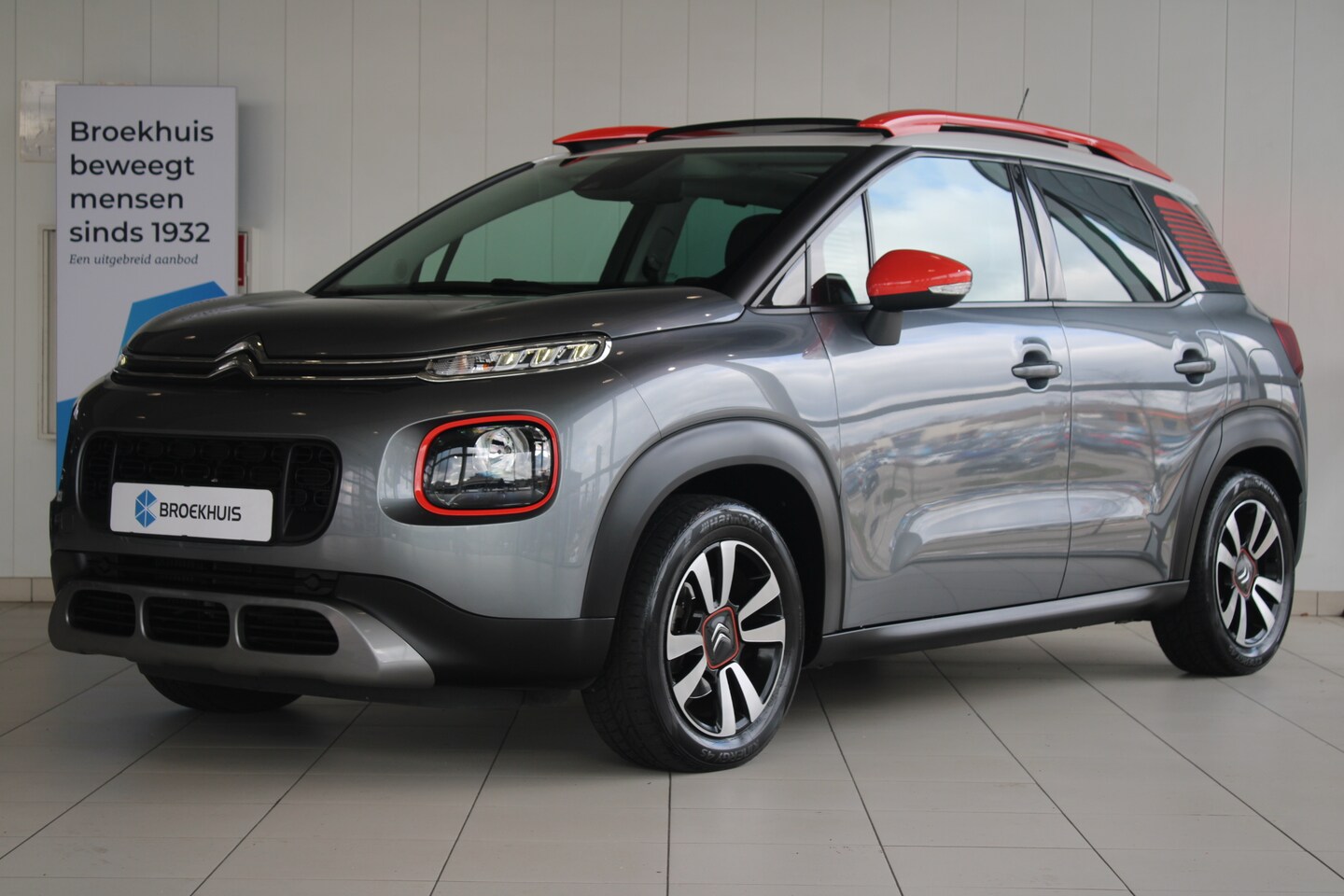 Citroën C3 Aircross - 1.2 PureTech S&S Feel | SCHUIF/KANTELDAK | TREKHAAK | PDC ACHTER | GRIP CONTROL | AIRCO | - AutoWereld.nl