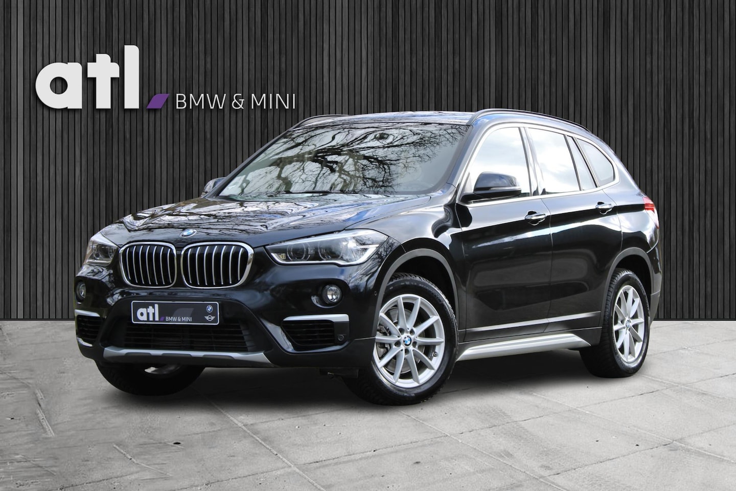 BMW X1 - xDrive20i X-Line, Leer, Navi, LED, Trekhaak, Sportstoelen, Stoelverwarming, Alarm, Adaptie - AutoWereld.nl