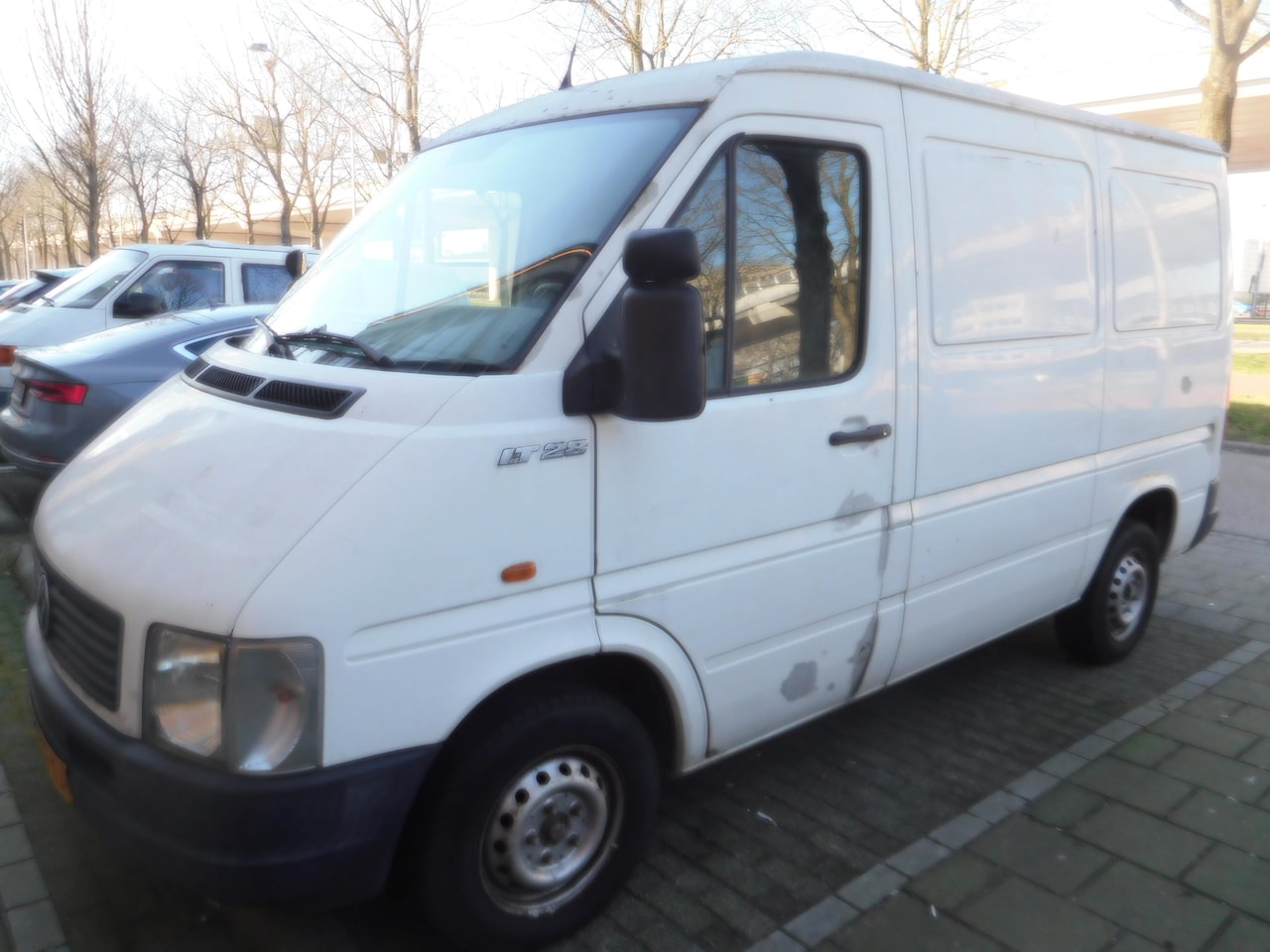 Volkswagen LT - 28A 2.5 TDI Baseline DC LT28 laag, 242k km, 2006 ,niet mooi maar goed, marge - AutoWereld.nl